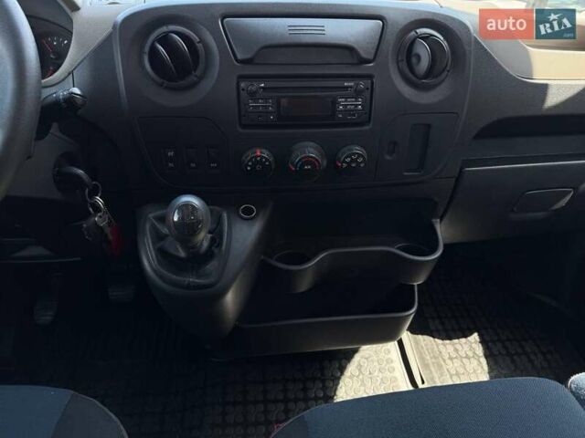 Белый Рено Мастер, объемом двигателя 2.3 л и пробегом 220 тыс. км за 16498 $, фото 27 на Automoto.ua