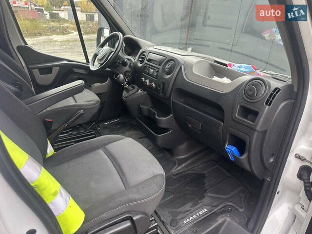 Белый Рено Мастер, объемом двигателя 2.3 л и пробегом 600 тыс. км за 12700 $, фото 3 на Automoto.ua