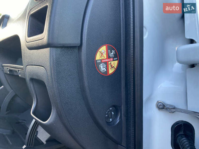 Білий Рено Мастєр, об'ємом двигуна 0 л та пробігом 182 тис. км за 25000 $, фото 37 на Automoto.ua