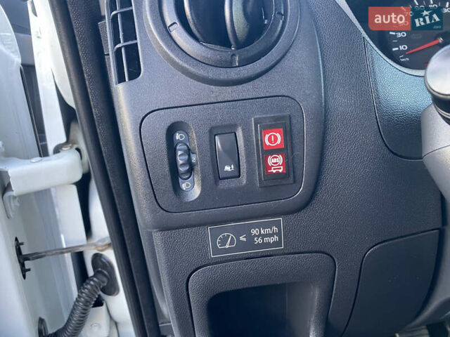 Білий Рено Мастєр, об'ємом двигуна 0 л та пробігом 182 тис. км за 25000 $, фото 25 на Automoto.ua