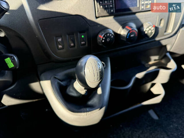 Белый Рено Мастер, объемом двигателя 2.3 л и пробегом 244 тыс. км за 17999 $, фото 26 на Automoto.ua