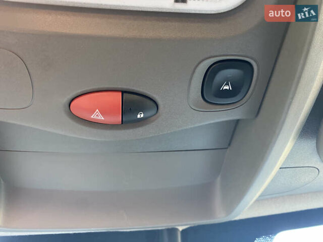 Білий Рено Мастєр, об'ємом двигуна 0 л та пробігом 182 тис. км за 25000 $, фото 19 на Automoto.ua