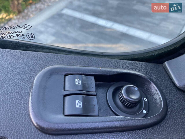 Білий Рено Мастєр, об'ємом двигуна 0 л та пробігом 182 тис. км за 25000 $, фото 24 на Automoto.ua