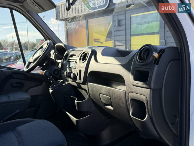 Белый Рено Мастер, объемом двигателя 2.3 л и пробегом 244 тыс. км за 17999 $, фото 17 на Automoto.ua