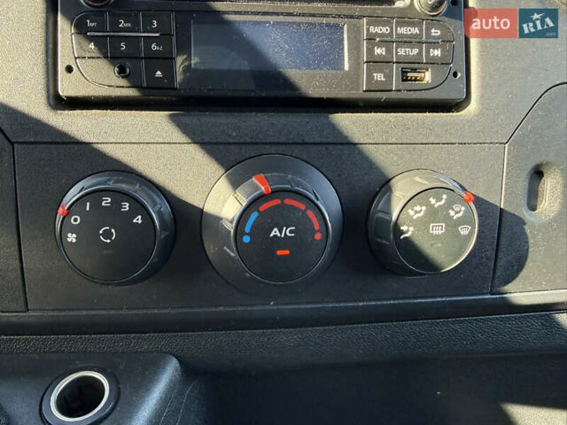 Белый Рено Мастер, объемом двигателя 2.3 л и пробегом 244 тыс. км за 17999 $, фото 25 на Automoto.ua