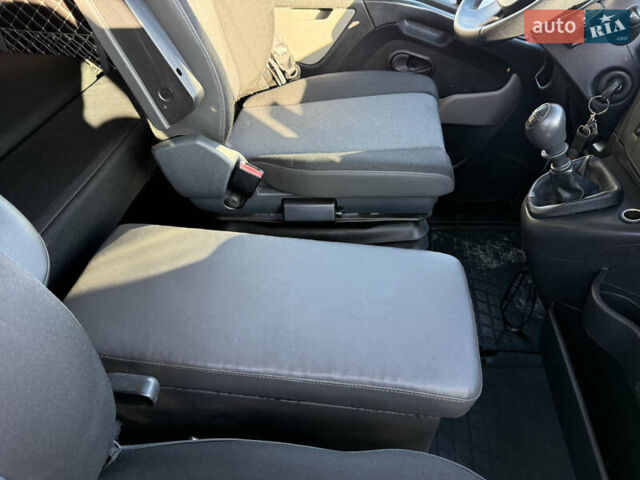 Білий Рено Мастєр, об'ємом двигуна 2.3 л та пробігом 304 тис. км за 17800 $, фото 48 на Automoto.ua