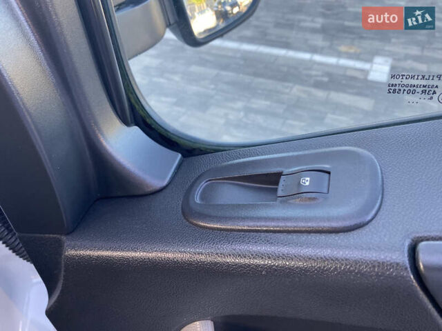 Білий Рено Мастєр, об'ємом двигуна 0 л та пробігом 182 тис. км за 25000 $, фото 36 на Automoto.ua