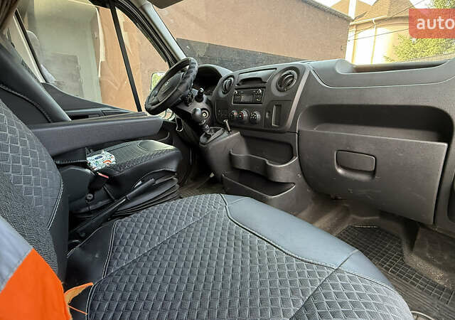 Белый Рено Мастер, объемом двигателя 2.3 л и пробегом 670 тыс. км за 16100 $, фото 2 на Automoto.ua