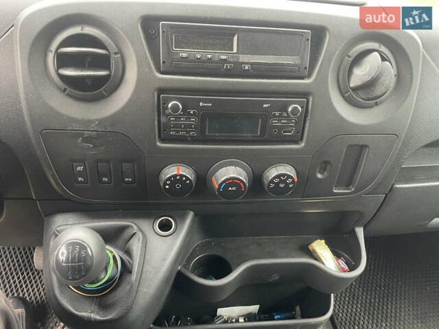 Белый Рено Мастер, объемом двигателя 2.3 л и пробегом 473 тыс. км за 21999 $, фото 6 на Automoto.ua