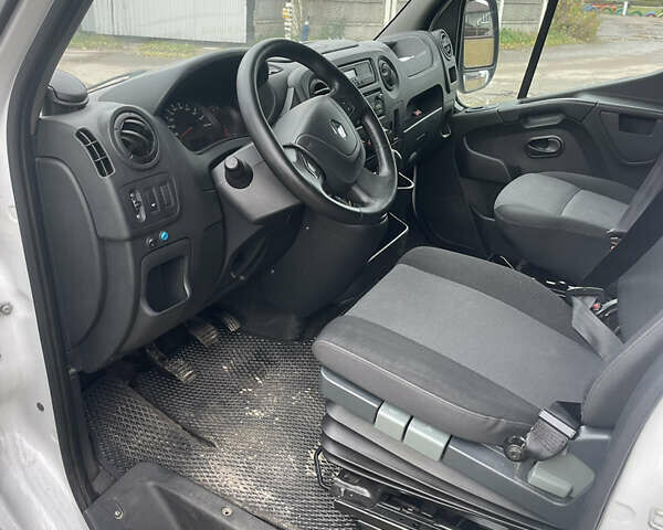 Белый Рено Мастер, объемом двигателя 2.3 л и пробегом 473 тыс. км за 21999 $, фото 4 на Automoto.ua