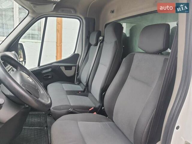 Білий Рено Мастєр, об'ємом двигуна 2.5 л та пробігом 380 тис. км за 16000 $, фото 4 на Automoto.ua