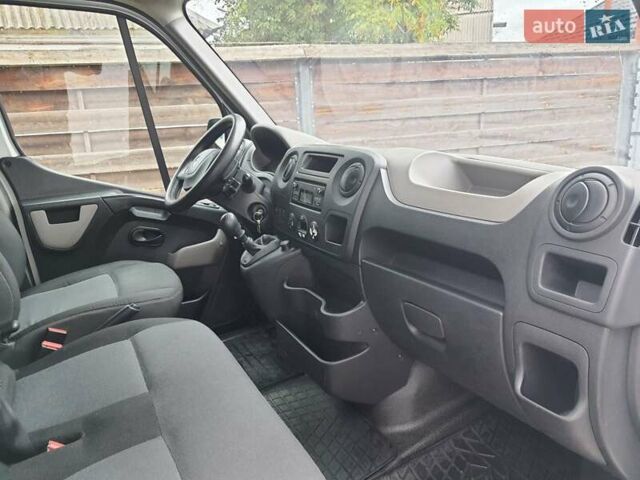 Білий Рено Мастєр, об'ємом двигуна 2.5 л та пробігом 380 тис. км за 16000 $, фото 10 на Automoto.ua