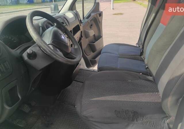 Белый Рено Мастер, объемом двигателя 2.3 л и пробегом 565 тыс. км за 10900 $, фото 3 на Automoto.ua
