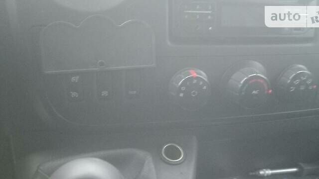 Белый Рено Мастер, объемом двигателя 2.3 л и пробегом 286 тыс. км за 14200 $, фото 3 на Automoto.ua