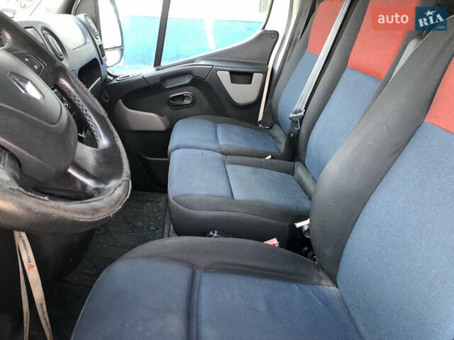 Белый Рено Мастер, объемом двигателя 2.3 л и пробегом 520 тыс. км за 16000 $, фото 12 на Automoto.ua