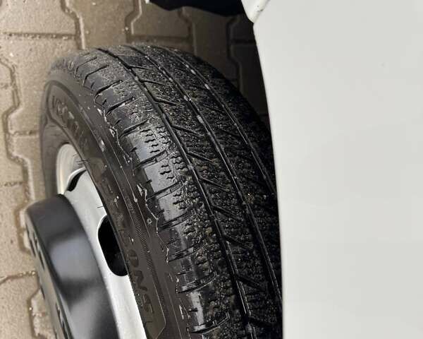 Белый Рено Мастер, объемом двигателя 2.3 л и пробегом 241 тыс. км за 21500 $, фото 15 на Automoto.ua