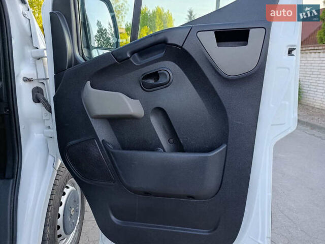Белый Рено Мастер, объемом двигателя 2.3 л и пробегом 278 тыс. км за 14750 $, фото 20 на Automoto.ua