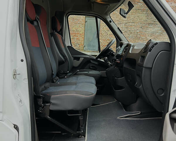 Белый Рено Мастер, объемом двигателя 2.3 л и пробегом 276 тыс. км за 16000 $, фото 21 на Automoto.ua