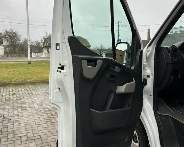 Белый Рено Мастер, объемом двигателя 2.3 л и пробегом 276 тыс. км за 16000 $, фото 10 на Automoto.ua