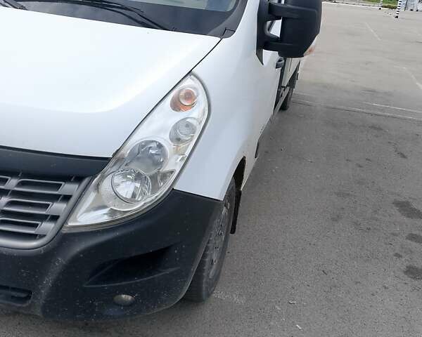 Белый Рено Мастер, объемом двигателя 2.3 л и пробегом 330 тыс. км за 13500 $, фото 1 на Automoto.ua