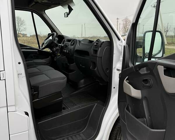 Белый Рено Мастер, объемом двигателя 2.3 л и пробегом 69 тыс. км за 23999 $, фото 17 на Automoto.ua