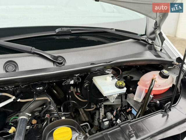 Белый Рено Мастер, объемом двигателя 2.3 л и пробегом 189 тыс. км за 21300 $, фото 31 на Automoto.ua