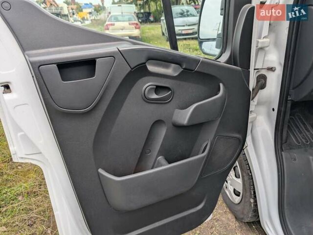 Белый Рено Мастер, объемом двигателя 2.3 л и пробегом 178 тыс. км за 19850 $, фото 13 на Automoto.ua