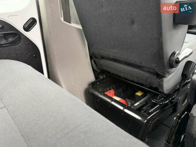 Белый Рено Мастер, объемом двигателя 2.3 л и пробегом 189 тыс. км за 21300 $, фото 24 на Automoto.ua