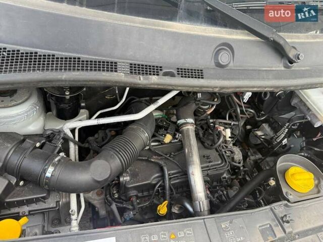 Белый Рено Мастер, объемом двигателя 2.3 л и пробегом 210 тыс. км за 17200 $, фото 5 на Automoto.ua