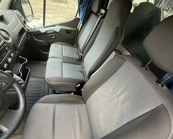 Белый Рено Мастер, объемом двигателя 2.3 л и пробегом 210 тыс. км за 17200 $, фото 6 на Automoto.ua