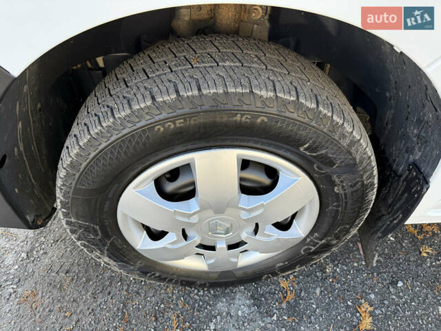 Белый Рено Мастер, объемом двигателя 0 л и пробегом 239 тыс. км за 23200 $, фото 81 на Automoto.ua