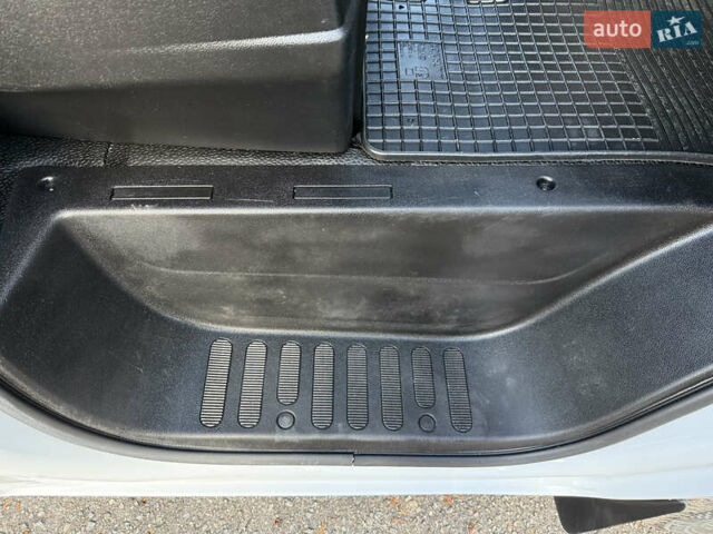 Белый Рено Мастер, объемом двигателя 0 л и пробегом 239 тыс. км за 23200 $, фото 45 на Automoto.ua