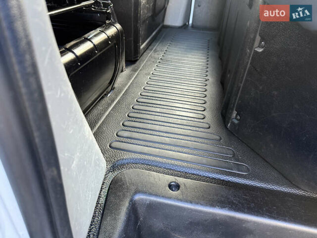 Белый Рено Мастер, объемом двигателя 0 л и пробегом 239 тыс. км за 23200 $, фото 55 на Automoto.ua