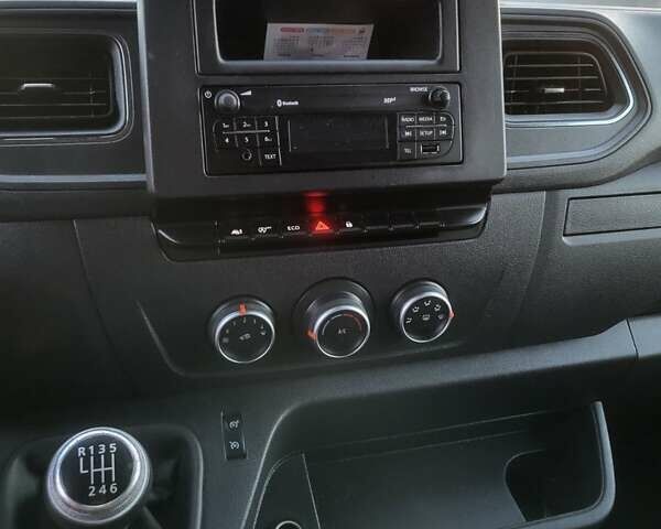 Белый Рено Мастер, объемом двигателя 2.3 л и пробегом 336 тыс. км за 21700 $, фото 3 на Automoto.ua