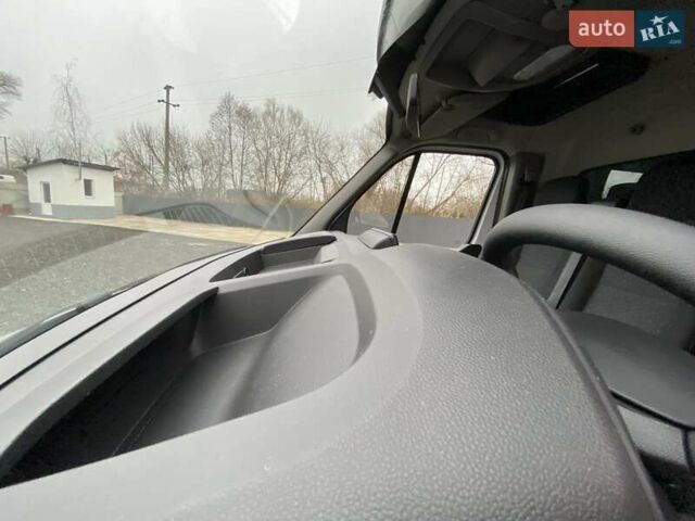 Белый Рено Мастер, объемом двигателя 2.3 л и пробегом 280 тыс. км за 20999 $, фото 20 на Automoto.ua