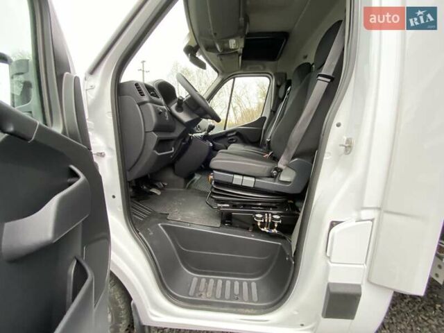 Белый Рено Мастер, объемом двигателя 2.3 л и пробегом 280 тыс. км за 20999 $, фото 19 на Automoto.ua