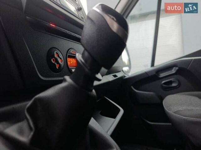 Білий Рено Мастєр, об'ємом двигуна 2.3 л та пробігом 267 тис. км за 19999 $, фото 28 на Automoto.ua