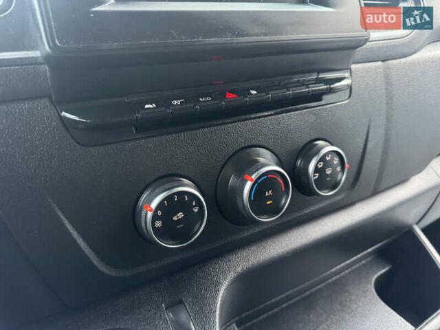 Белый Рено Мастер, объемом двигателя 0 л и пробегом 185 тыс. км за 28900 $, фото 28 на Automoto.ua