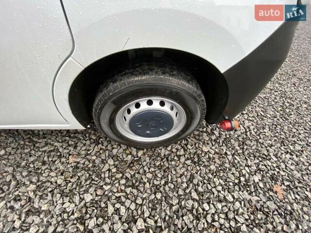 Белый Рено Мастер, объемом двигателя 2.3 л и пробегом 394 тыс. км за 19999 $, фото 28 на Automoto.ua