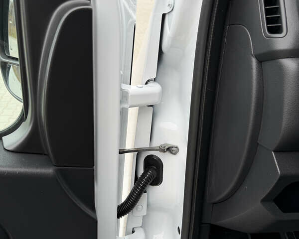 Білий Рено Мастєр, об'ємом двигуна 2.3 л та пробігом 33 тис. км за 30500 $, фото 49 на Automoto.ua