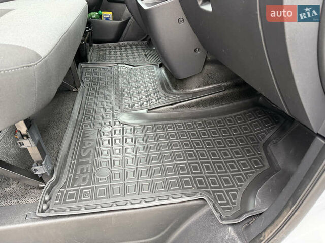 Білий Рено Мастєр, об'ємом двигуна 2.3 л та пробігом 33 тис. км за 30500 $, фото 59 на Automoto.ua