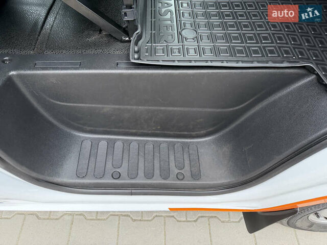 Білий Рено Мастєр, об'ємом двигуна 2.3 л та пробігом 33 тис. км за 30500 $, фото 58 на Automoto.ua