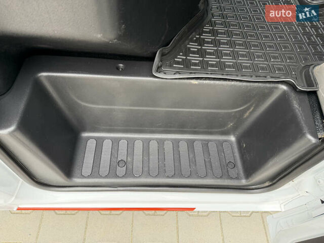 Білий Рено Мастєр, об'ємом двигуна 2.3 л та пробігом 33 тис. км за 30500 $, фото 39 на Automoto.ua