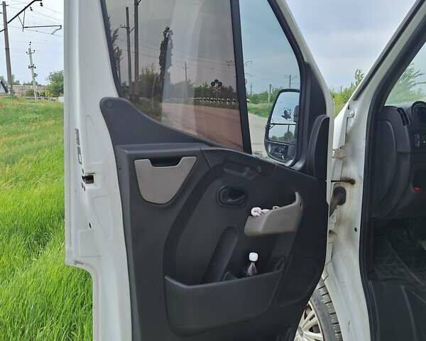 Білий Рено Мастєр, об'ємом двигуна 2.3 л та пробігом 350 тис. км за 18000 $, фото 39 на Automoto.ua