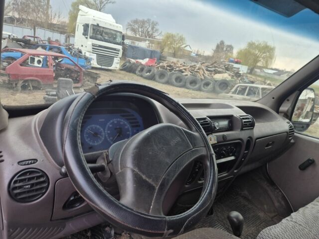 Белый Рено Мастер, объемом двигателя 2.5 л и пробегом 500 тыс. км за 2600 $, фото 10 на Automoto.ua