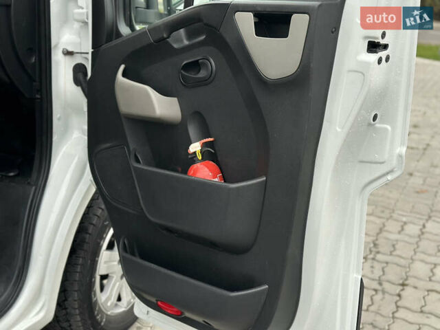 Белый Рено Мастер, объемом двигателя 2.3 л и пробегом 580 тыс. км за 15300 $, фото 28 на Automoto.ua