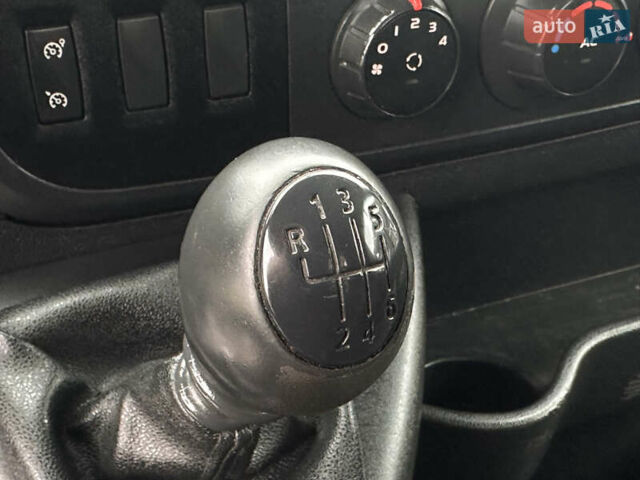 Белый Рено Мастер, объемом двигателя 2.3 л и пробегом 580 тыс. км за 15300 $, фото 4 на Automoto.ua