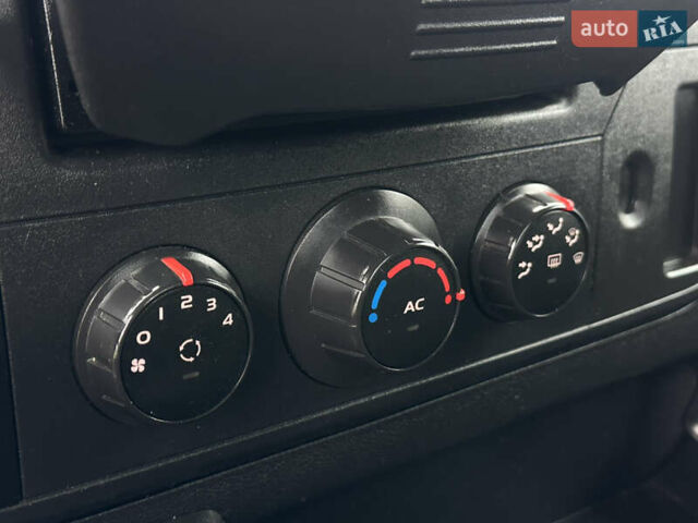 Белый Рено Мастер, объемом двигателя 2.3 л и пробегом 580 тыс. км за 15300 $, фото 5 на Automoto.ua