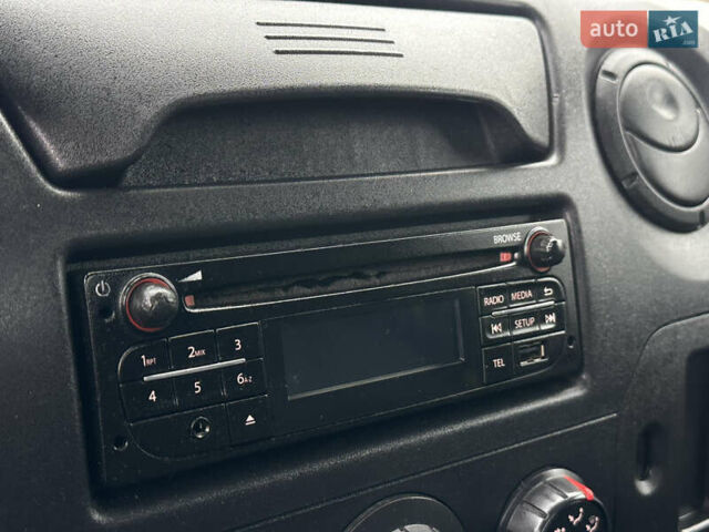 Белый Рено Мастер, объемом двигателя 2.3 л и пробегом 580 тыс. км за 15300 $, фото 6 на Automoto.ua