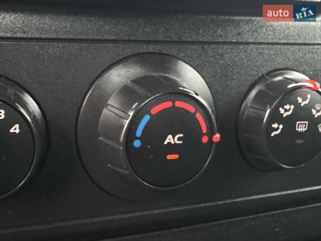 Белый Рено Мастер, объемом двигателя 2.3 л и пробегом 580 тыс. км за 15300 $, фото 8 на Automoto.ua